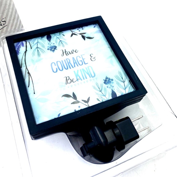 Nightlight Home Decor On Off Switch Courage and Be Kind Gift Boxed Rotating Plug - Picture 4 of 7